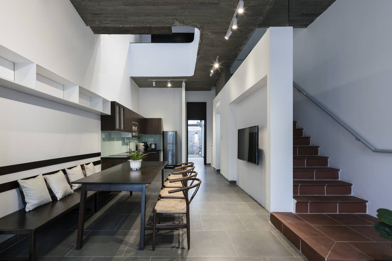 The house on the outskirts of Saigon has a minimalist style of Japanese people
